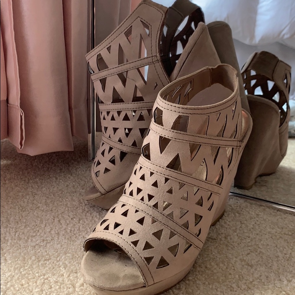 Madden Girl nude wedges